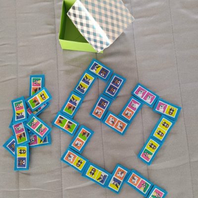 jeu de dominos pour l'éveil de l'enfant